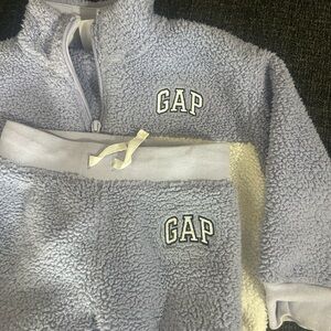 GAP Kids Lavender Sherpa Sweatsuit size 3T